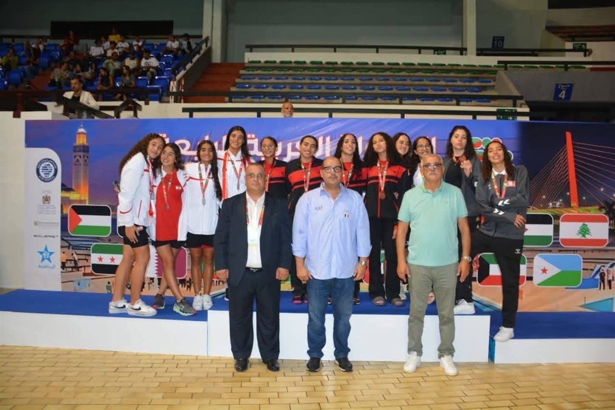 وزير الرياضة يهنئ سباحي مصر بعد الفوز بالبطولة العربية
