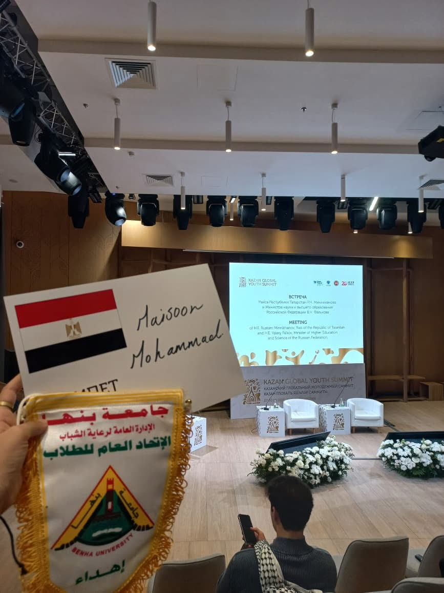 التعليم الرقمي والذكاء الاصطناعي في مناقشات قمة الشباب