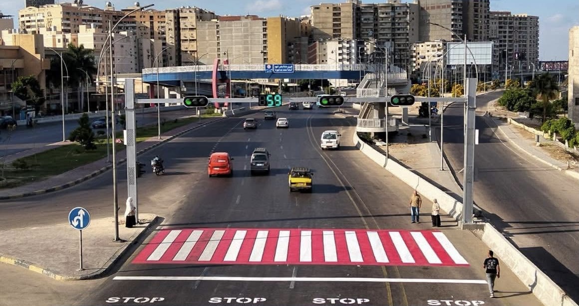 تشغيل إشارة مرور جديدة أعلى محور المحمودية بالإسكندرية
