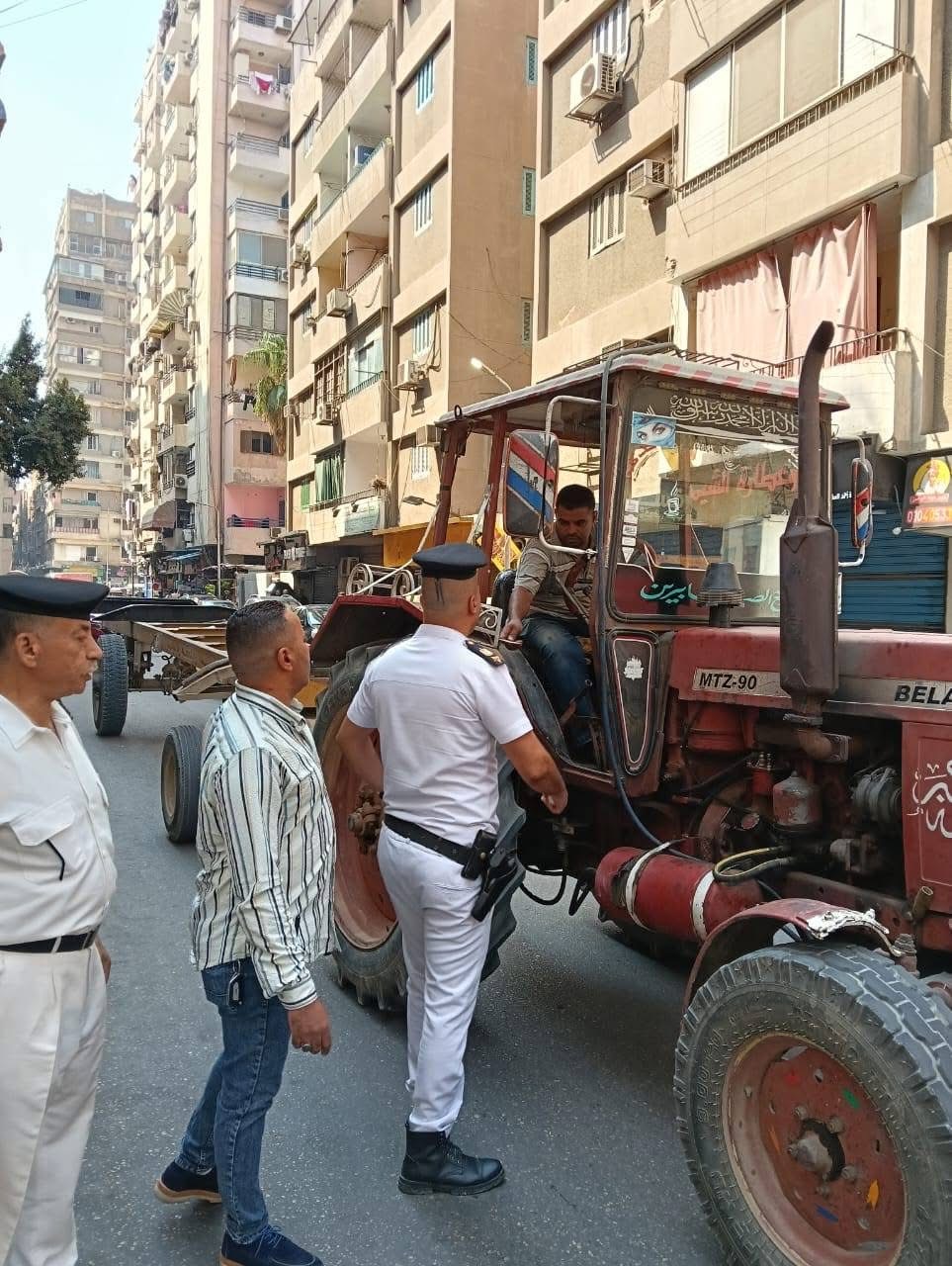 حملة رفع إشغالات في شوارع العمرانية بالجيزة