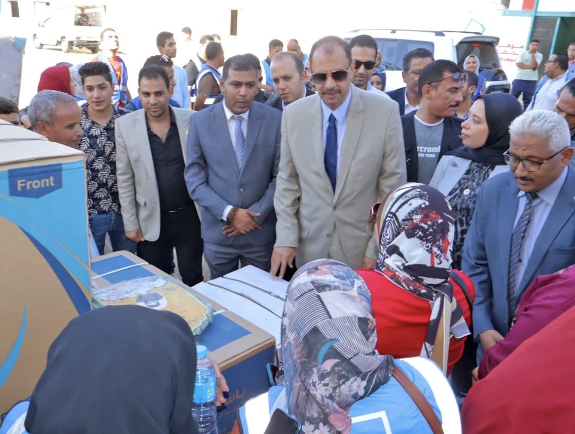 محافظ سوهاج يشهد توزيع أجهزة عرائس للفئات الأولى بالرعاية