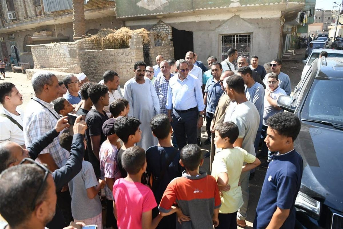محافظ قنا يدشن مبادرة القرية النموذجية بقرية بخانس أبوتشت