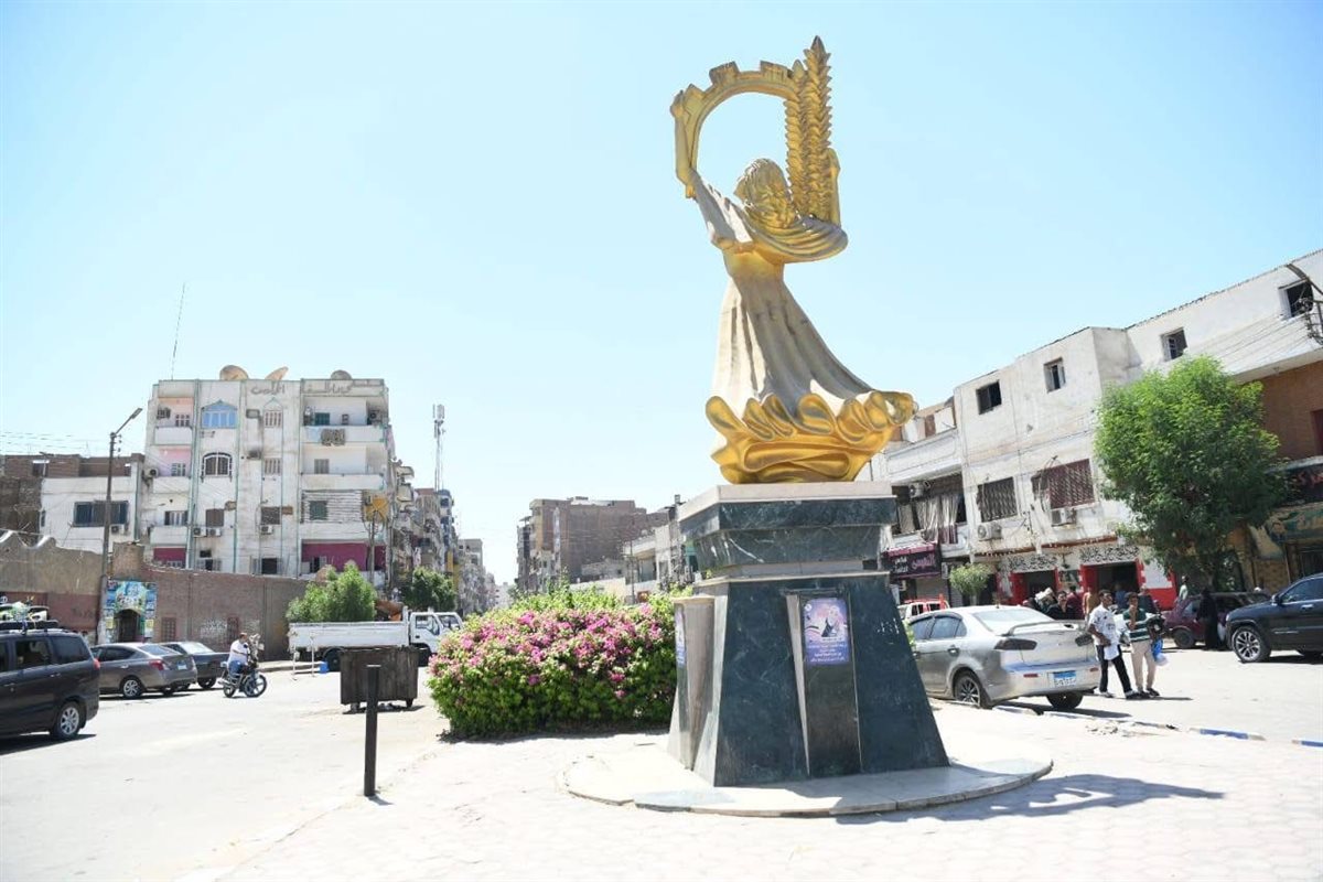 جولة محافظ قنا في نجع حمادي لمتابعة أعمال النظافة