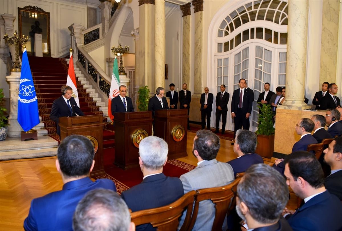 إيران والوكالة الدولية للطاقة الذرية يوقعان اتفاقًا في القاهرة