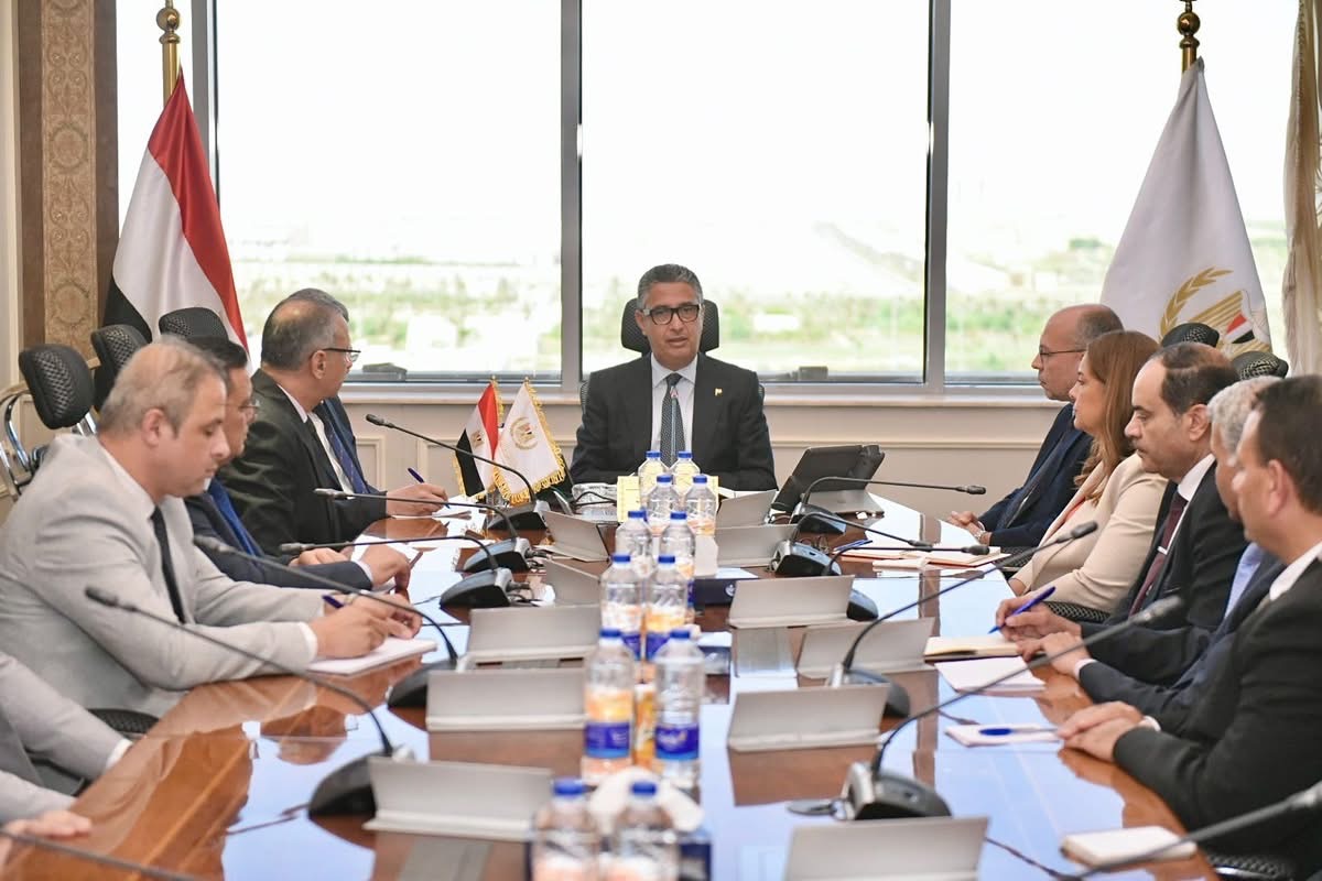 اجتماع وزير التموين مع القيادات الجديدة لضبط الأسواق