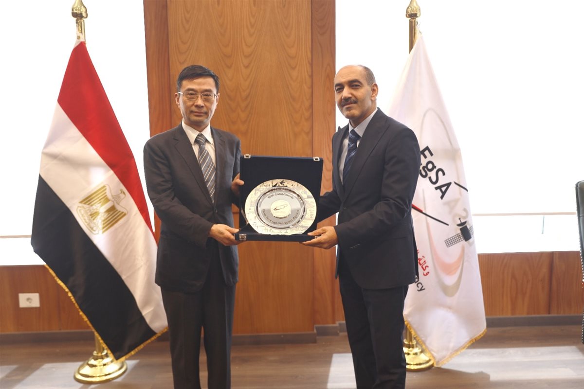 وكالة الفضاء المصرية تستعرض مشاريعها الفضائية أمام وفد صيني