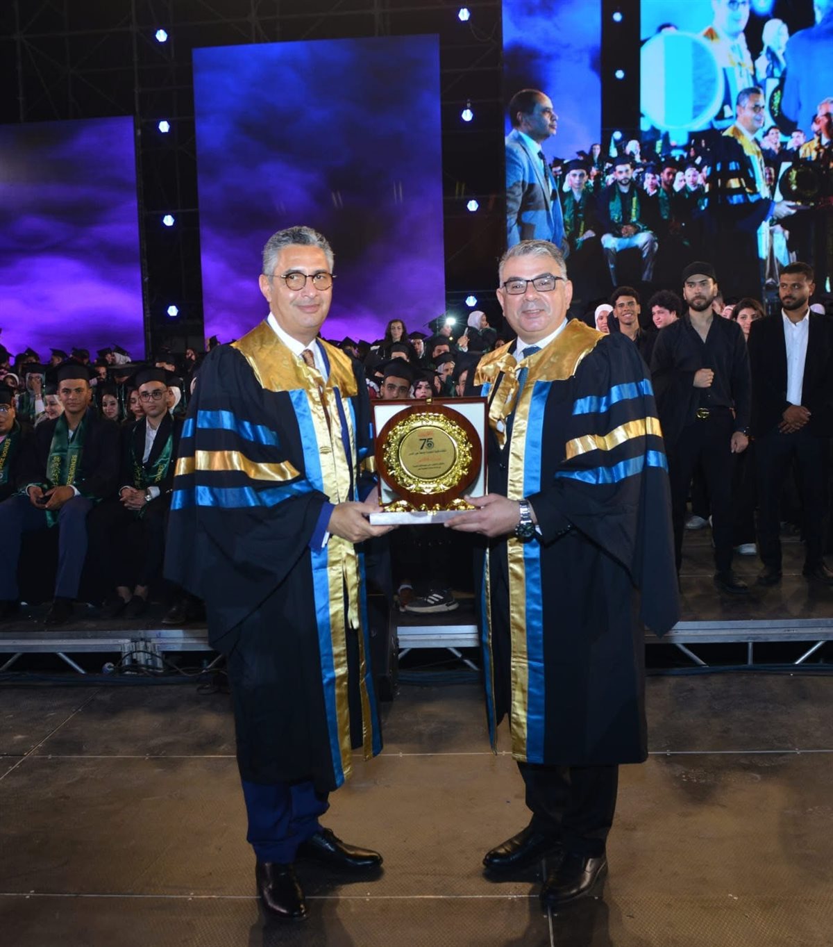 وزير التموين شريف فاروق يتسلم تكريمه من جامعة عين شمس