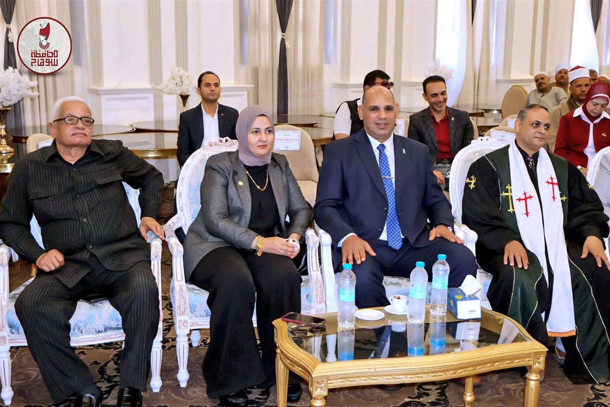 محافظ سوهاج يشهد توزيع كراسي متحركة