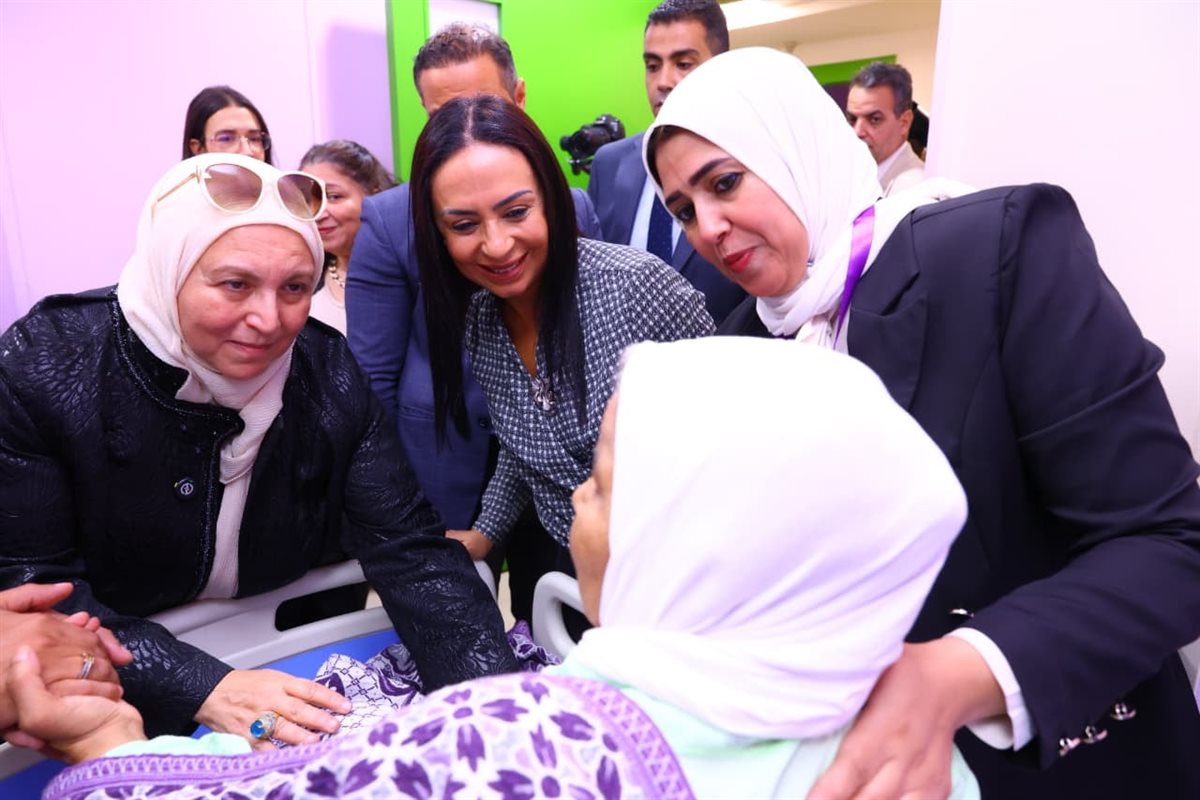 مايا مرسي تشيد بجهود جمعية الباقيات الصالحات