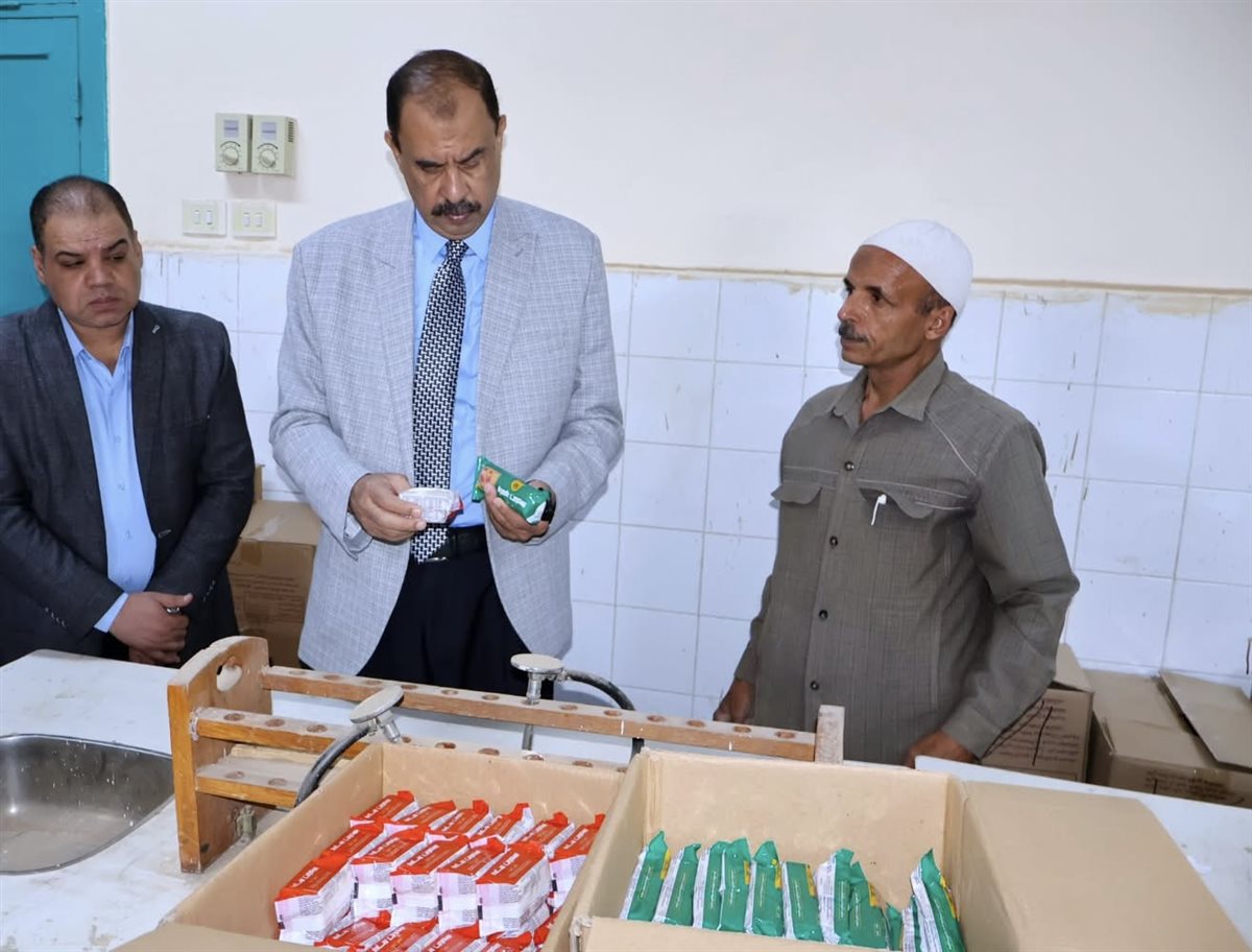 محافظ سوهاج يتفقد المدارس الحكومية والخدمات الصحية بأخميم