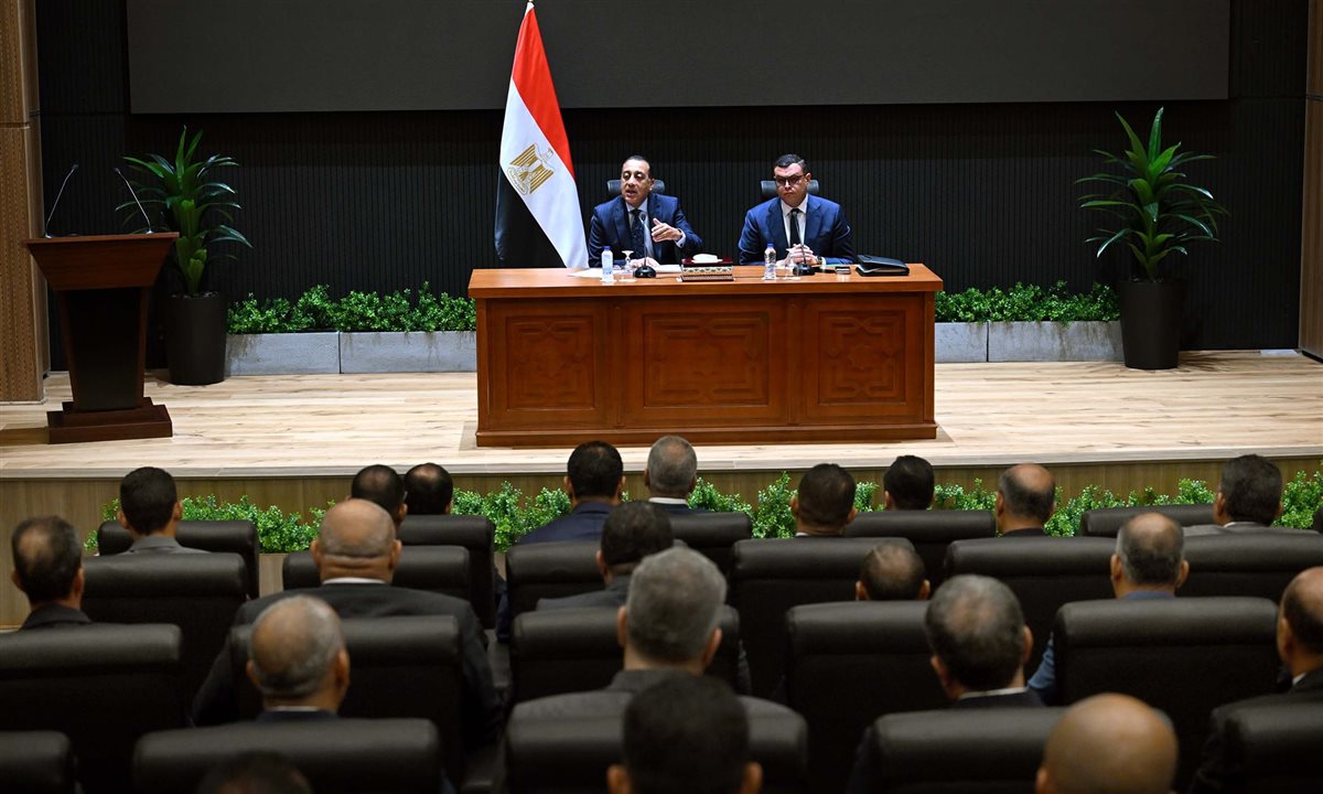 اجتماع موسع بالعاصمة الإدارية بحضور وزير الإسكان لوضع أولويات ميدانية
