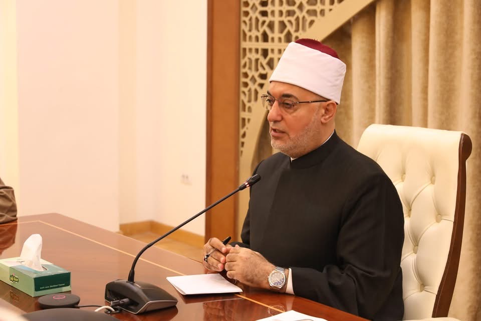 مفتي الجمهورية يجتمع مع قيادات دار الإفتاء لمناقشة تطوير الإدارات