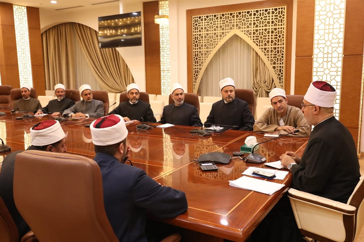 مفتي الجمهورية يناقش تطوير إدارات دار الإفتاء