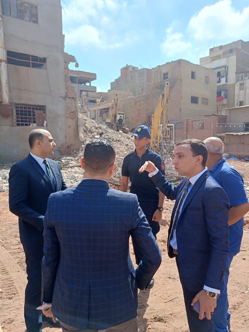 النيابة الإدارية تعاين موقع حريق مصنع المحلة الكبرى