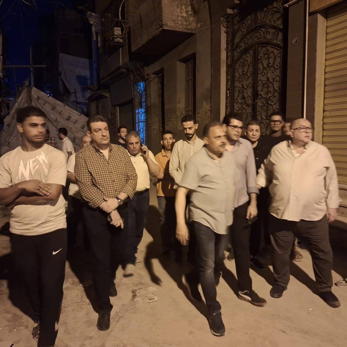 محافظ الشرقية يتفقد موقع انهيار عقار قديم بمدينة الزقازيق