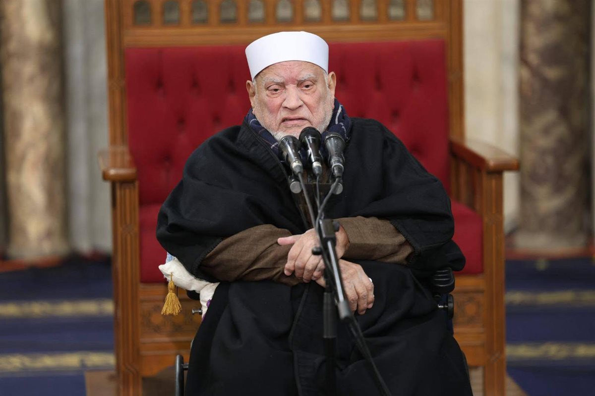 وفاة الدكتور أحمد عمر هاشم عن عمر 84 عامًا