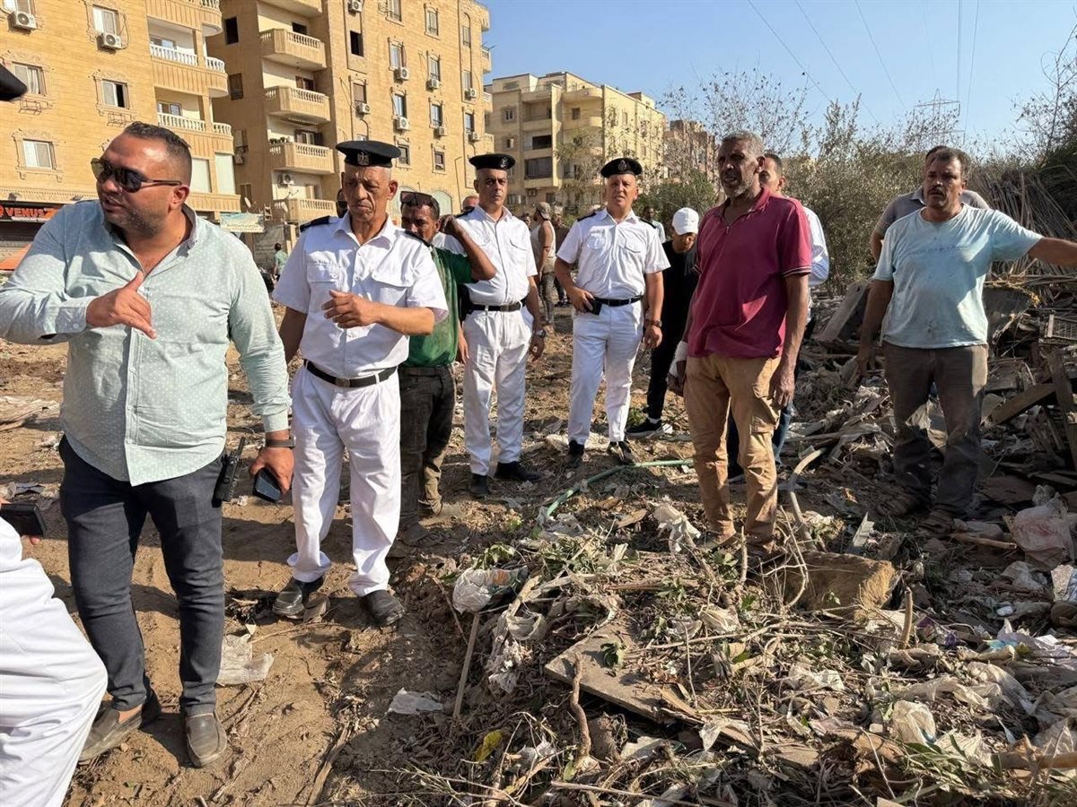 محافظة الجيزة تزيل عزبة الصفيح بحدائق الأهرام