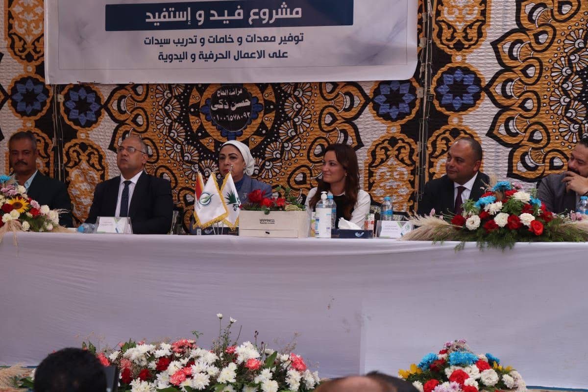 نائب محافظ الجيزة تفتتح مشروع فيد واستفيد للحرف اليدوية