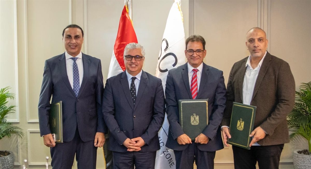 توقيع عقد مشروع شركة إنفينيتي فابريك لتصنيع الخيوط والمنسوجات