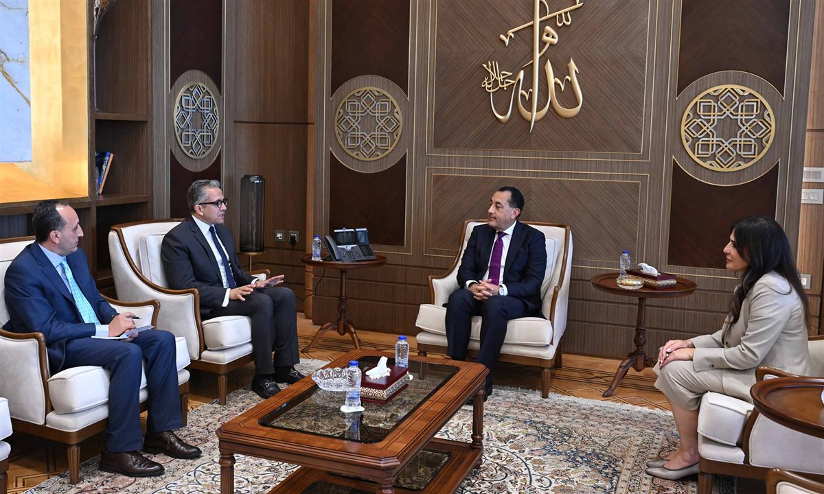 مدبولي يهنئ الدكتور خالد العناني بفوزه التاريخي في انتخابات منظمة اليونسكو