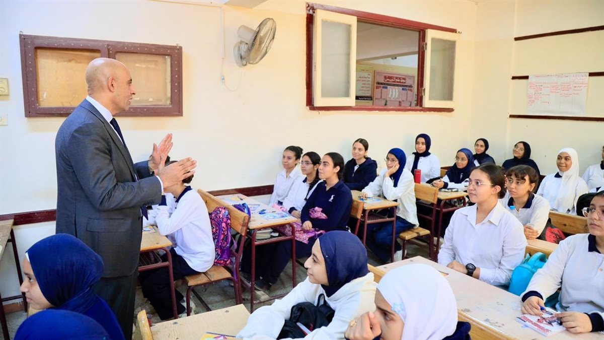 تركيز على تطوير المناهج وتعزيز مهارات البرمجة والذكاء الاصطناعي