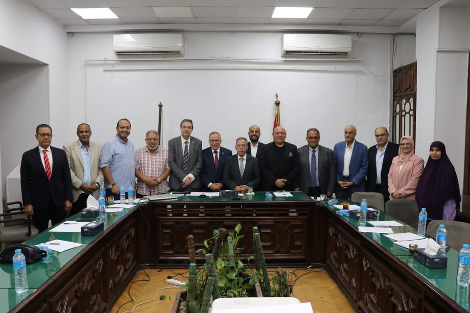 نقابة الأطباء تحذر من أزمة كليات الطب في مصر
