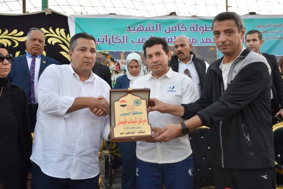 صالة فنون قتالية وملعب خماسي جديد بمركز شباب فيصل
