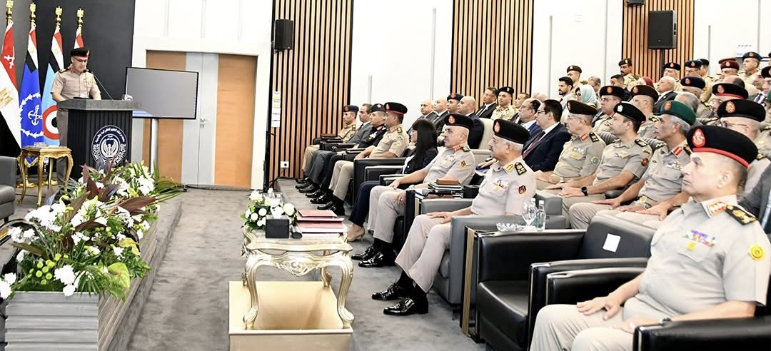 وزير الدفاع يشهد دراسة حول توازن القوى