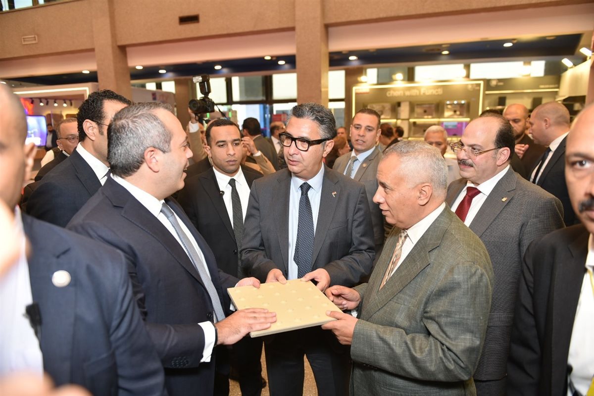 الدكتور شريف فاروق يدعم الصناعة الوطنية في المعارض