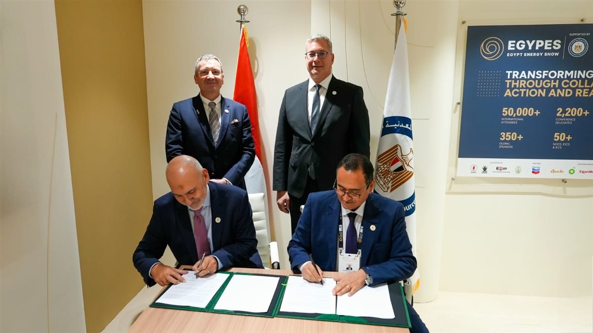 وزير البترول يشهد توقيع اتفاقية توسّع للاستكشاف غرب حقل ظهر