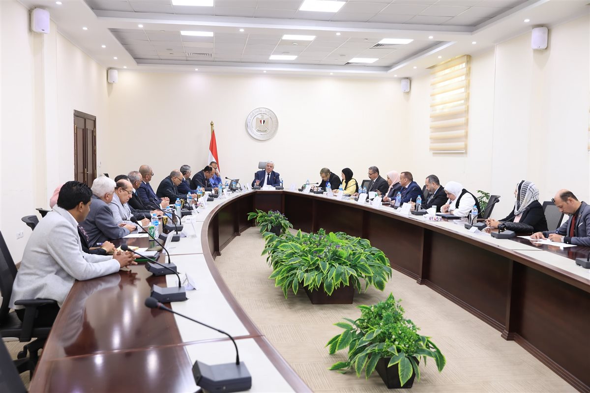 أيمن عاشور خلال استعراض أهداف الصندوق ومشروعاته