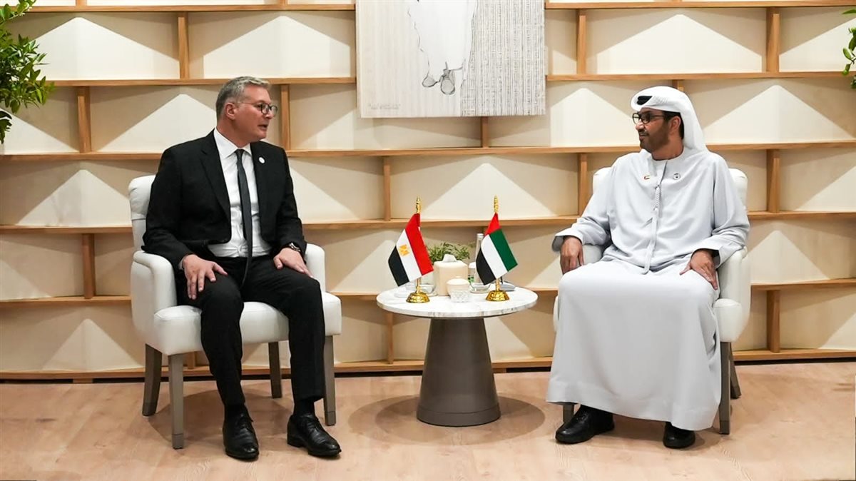 كريم بدوي وسلطان الجابر خلال مراسم التوقيع في أبوظبي