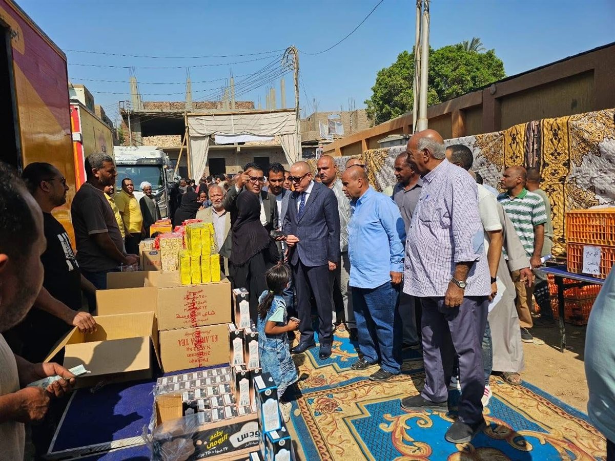 محافظ الأقصر يطلق سوق اليوم الواحد بالزينية