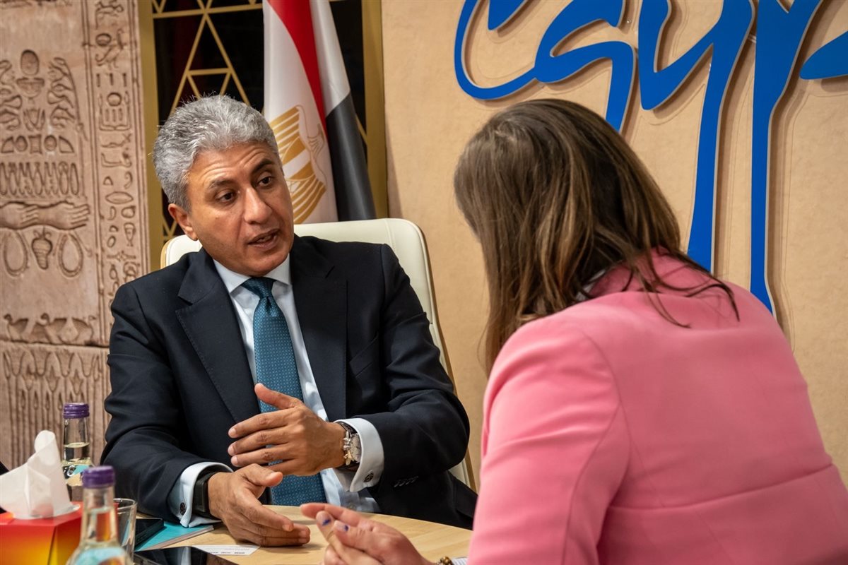 شريف فتحي خلال لقائه ممثلي وسائل الإعلام العالمية في لندن