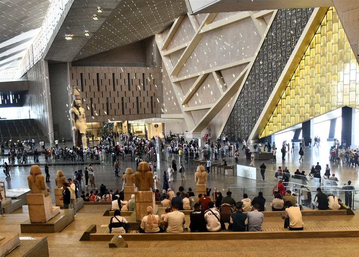 أجواء ثقافية في المتحف المصري الكبير