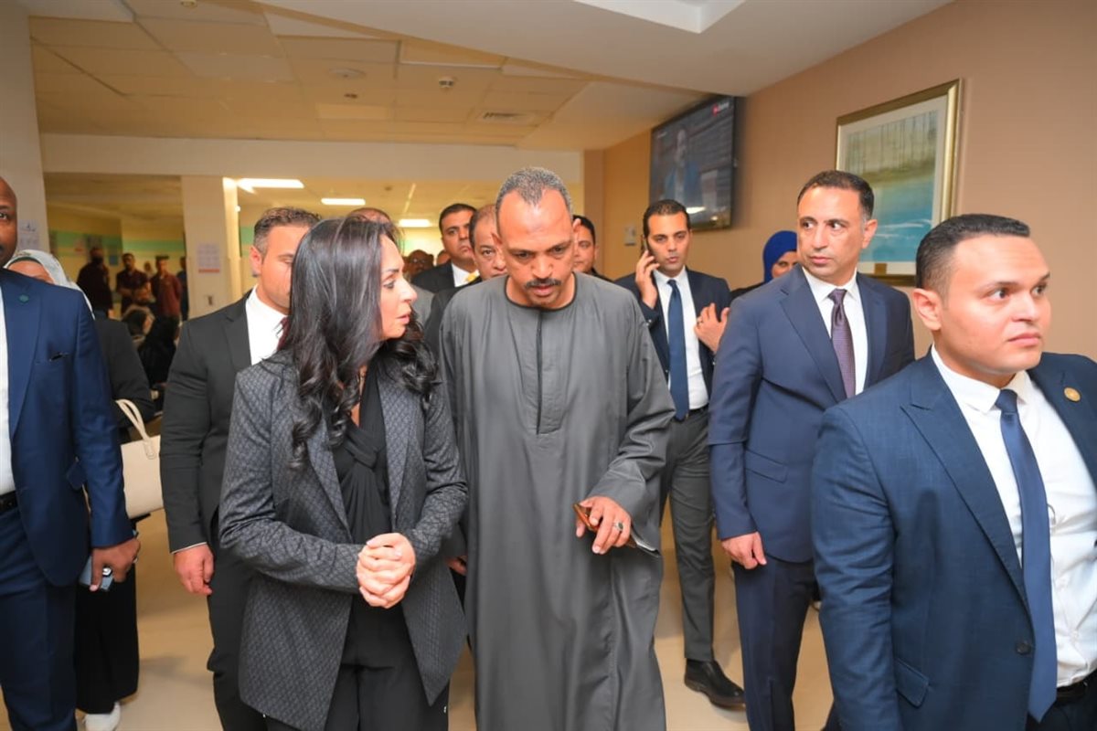 مايا مرسي خلال زيارتها لمستشفى شفاء الأورمان بالأقصر
