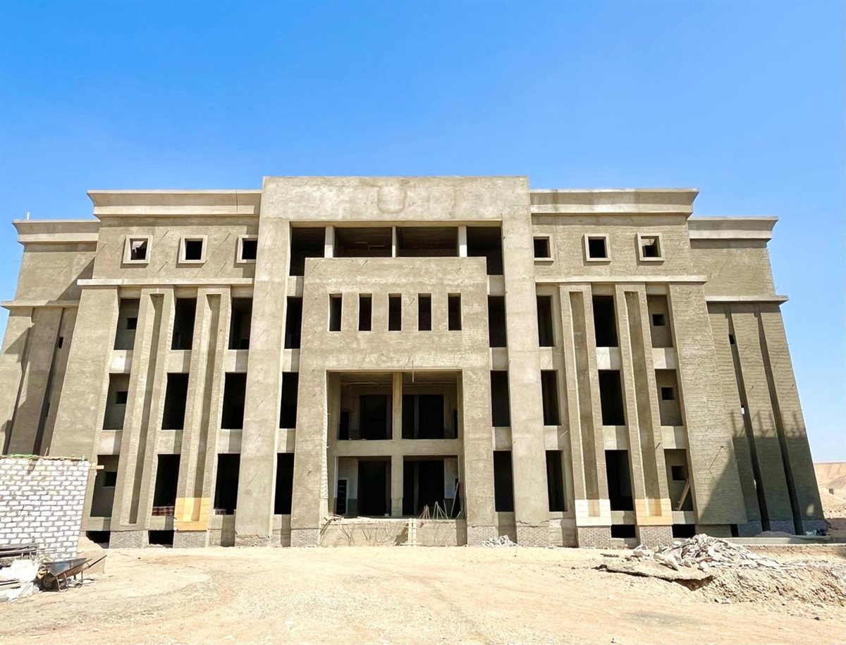 أعمال بناء كلية الهندسة وسور الجامعة ضمن خطة تطوير الحرم الجامعي