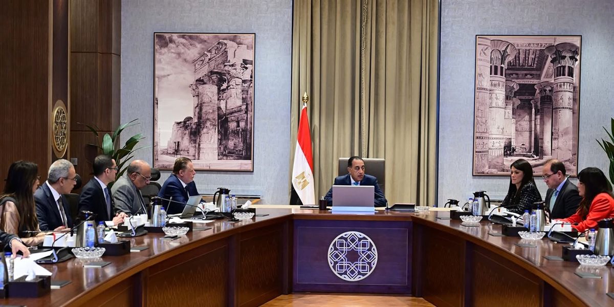 رئيس الوزراء يتابع تنفيذ مشروعات الطاقة الجديدة والمتجددة