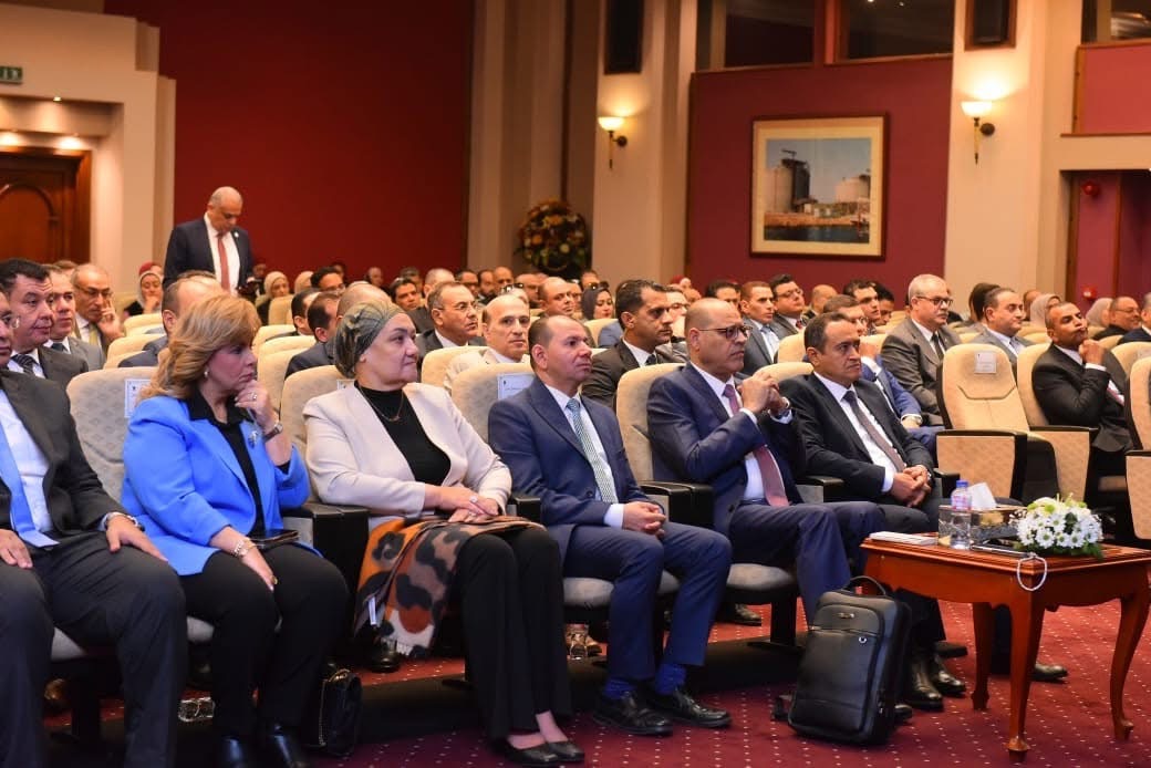 افتتاح وزير العمل لندوة توعوية حول قانون العمل الجديد