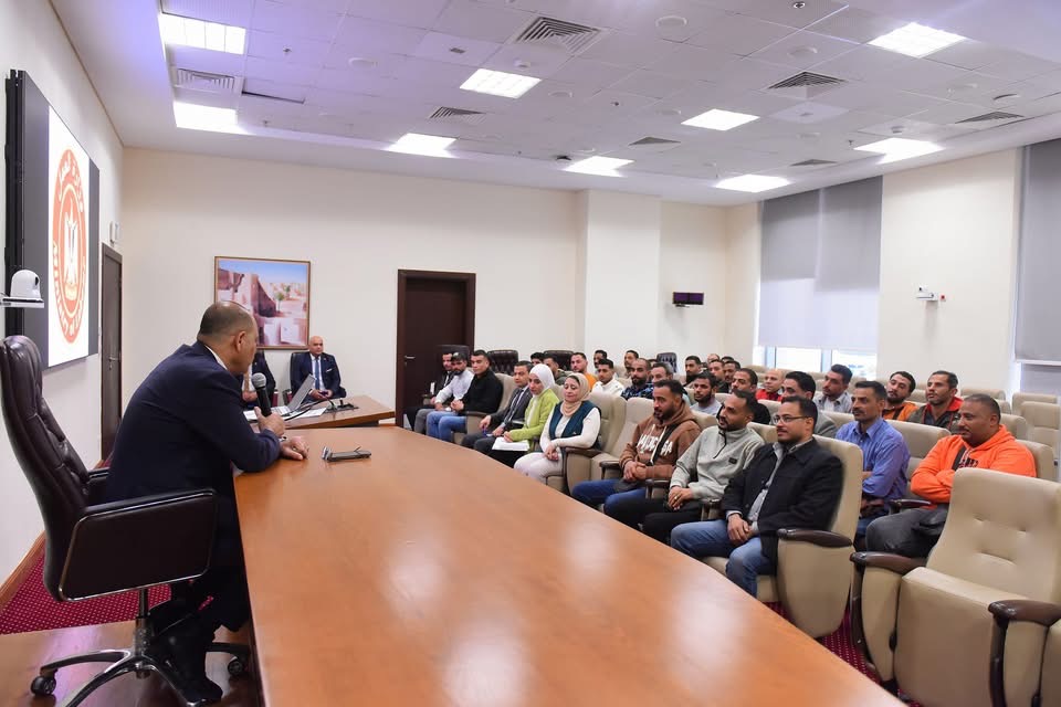 وزير العمل: 25 عقد عمل لشباب مصري للعمل بالإمارات