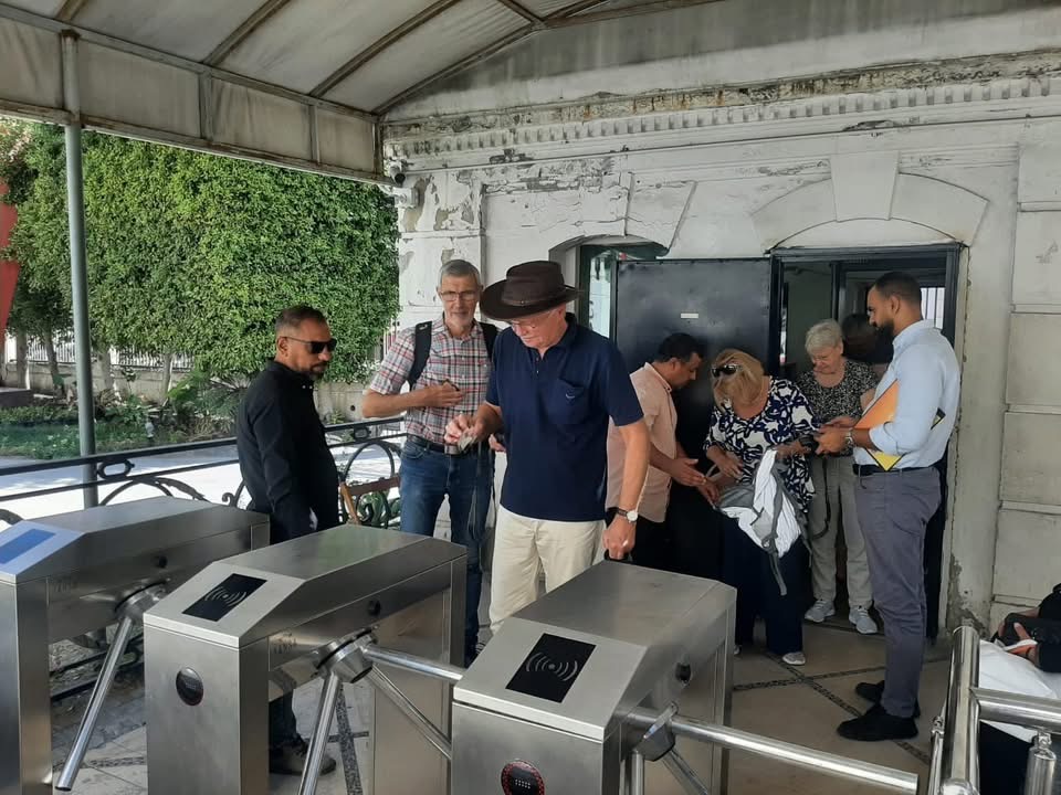 تشغيل بوابات إلكترونية وماكينات حجز ذاتي بعدة متاحف