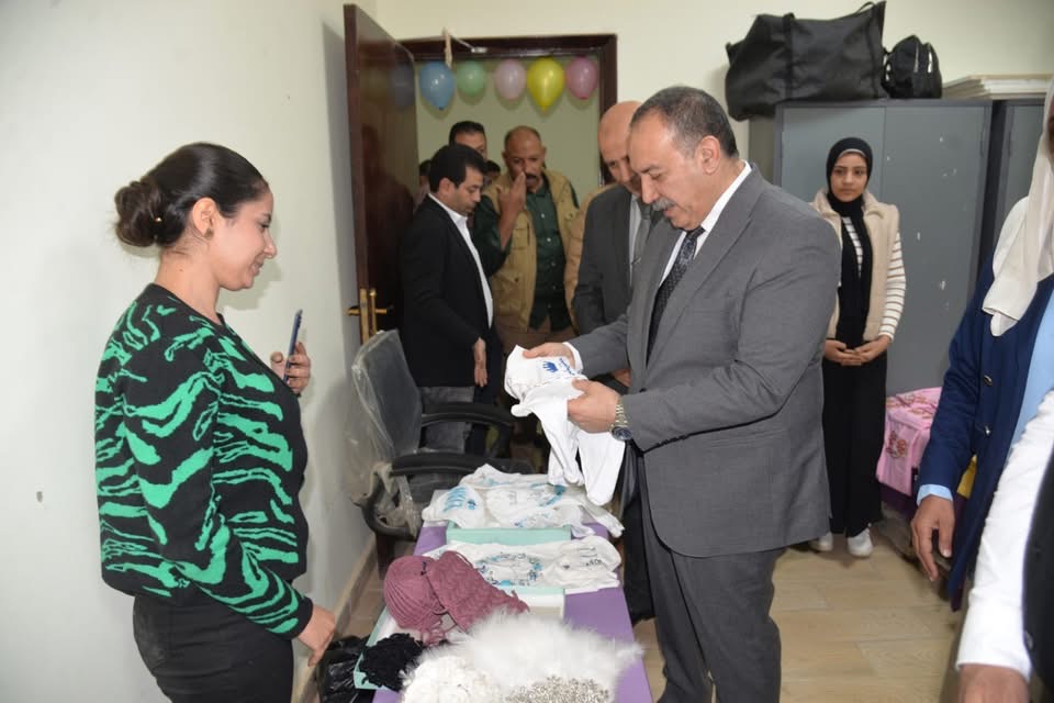افتتاح محافظ أسيوط لمشغل خياطة جديد بقرية بني رافع