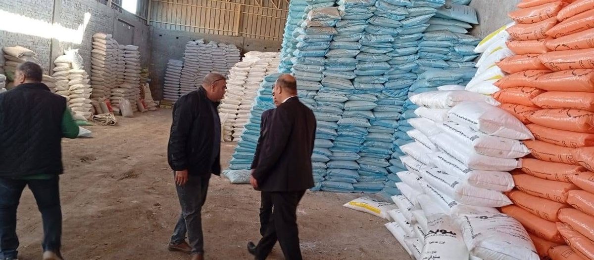 ضبط مخزن غير مرخص لتجميع وتهريب الأسمدة المدعمة بالمحلة الكبرى