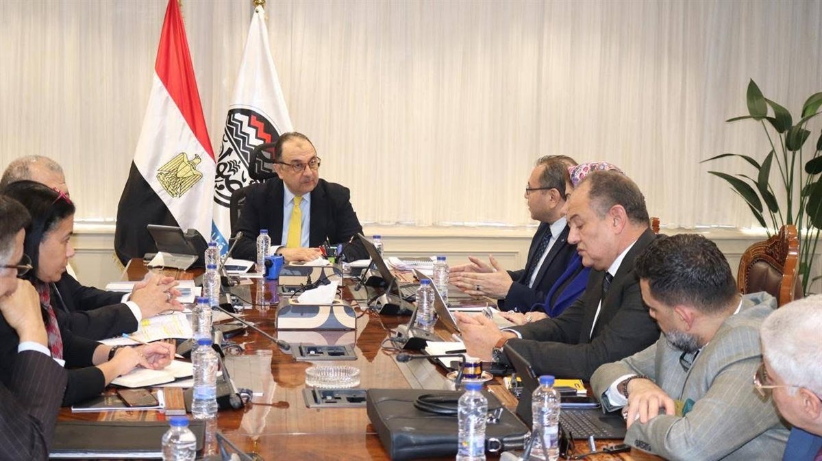 متابعة حكومية لمراحل المشروع القومي للغزل والنسيج