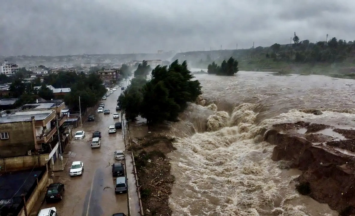 أمطار غزيرة ترفع منسوب المياه بالجزائر أرشيفية