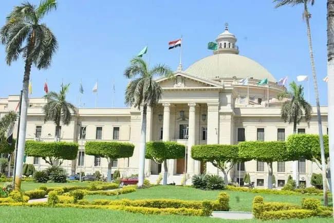 جامعة القاهرة تسدد مصروفات 4001 طالب غير قادر