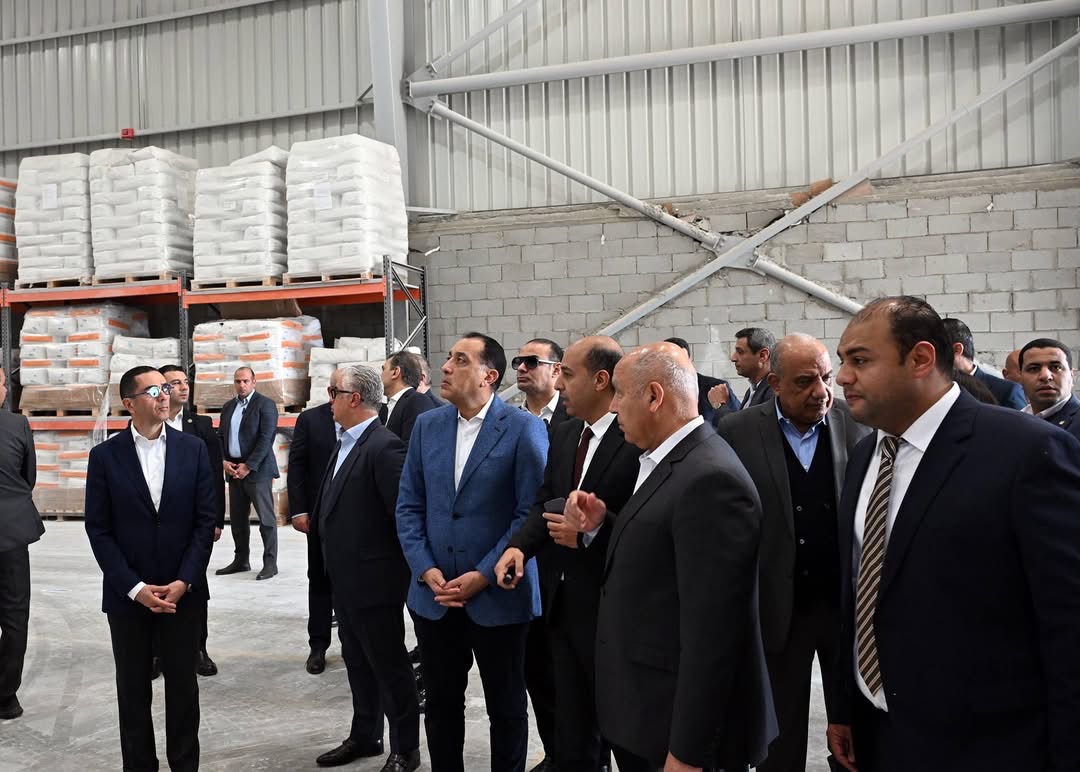 رئيس الوزراء يفتتح أول مصنع في مصر لإنتاج أرضيات SPC بمشروع «كامستون»