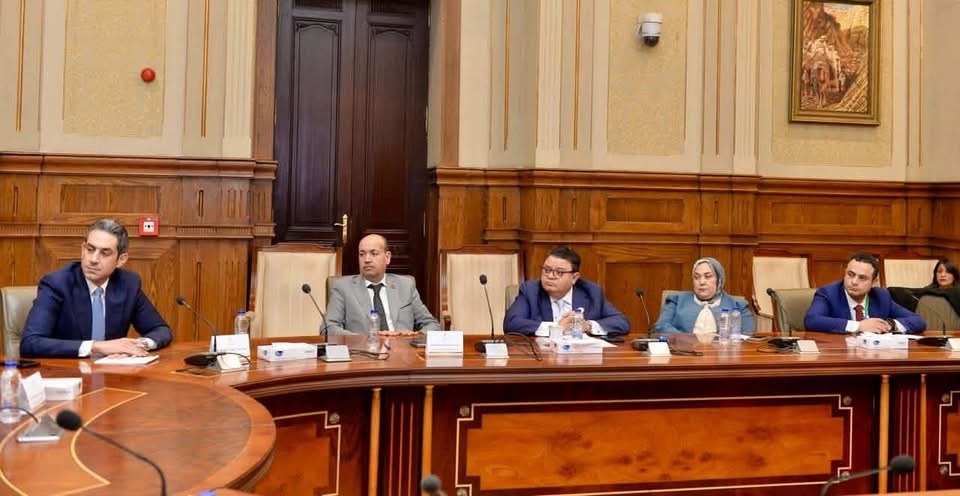 رئيس الأعلى للإعلام يستعرض رؤية تنظيم الإعلام بمجلس الشيوخ