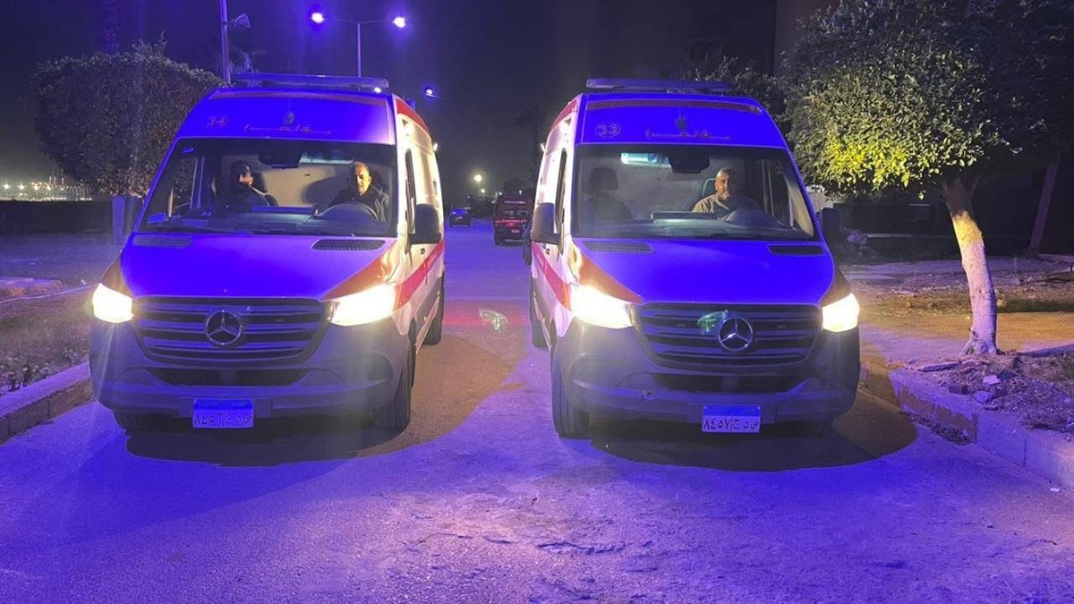 هيئة قناة السويس تنجح في إنقاذ طاقم سفينة البضائع «FENER»