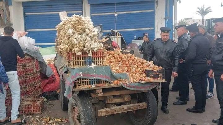 محافظ بورسعيد يوجه بإزالة إشغالات الشوارع